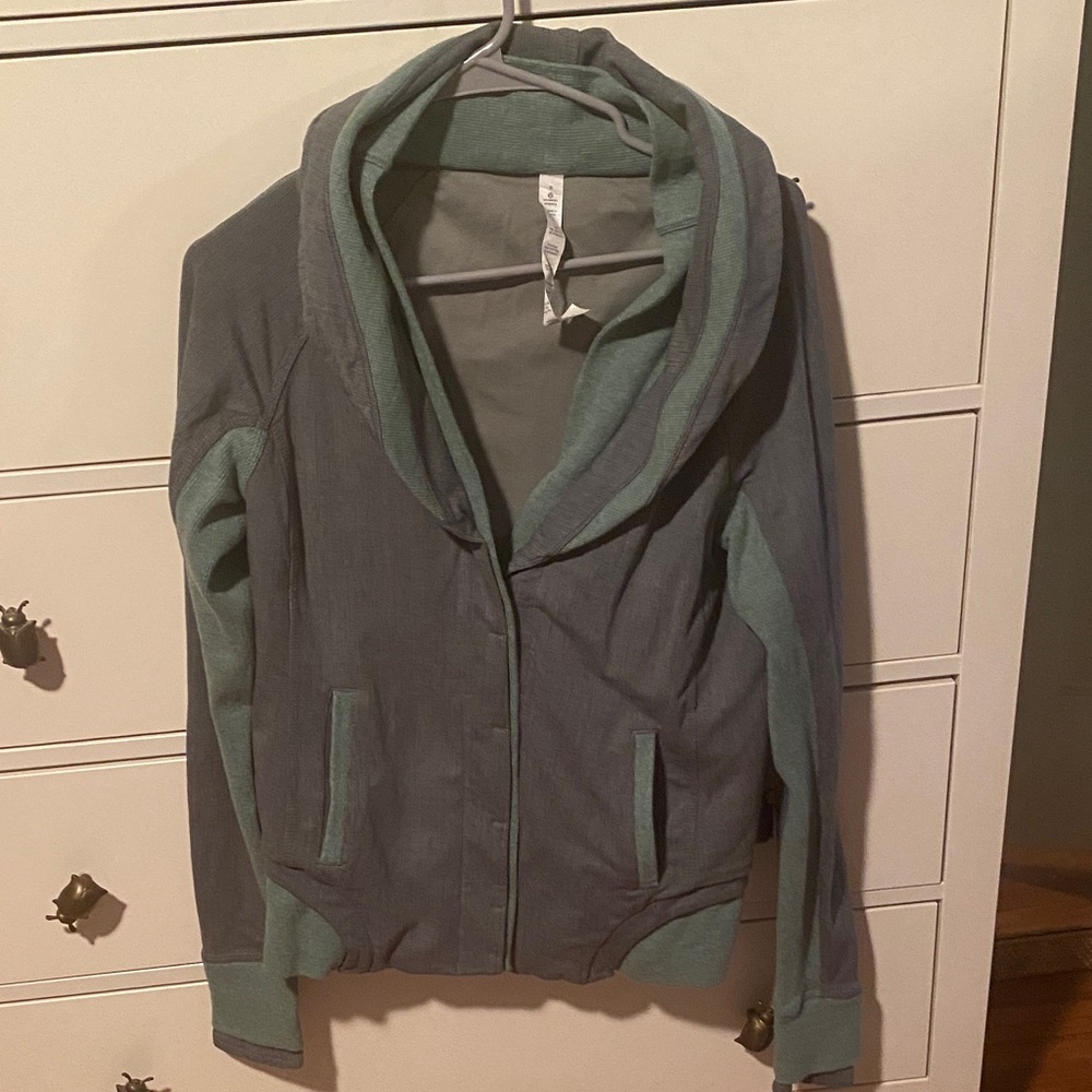 lululemon athletica Gray and Green sweatshirt